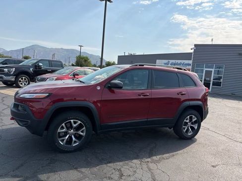 Used 2016 Jeep Cherokee Trailhawk w/ Cold Weather Group AWD/4WD image 14
