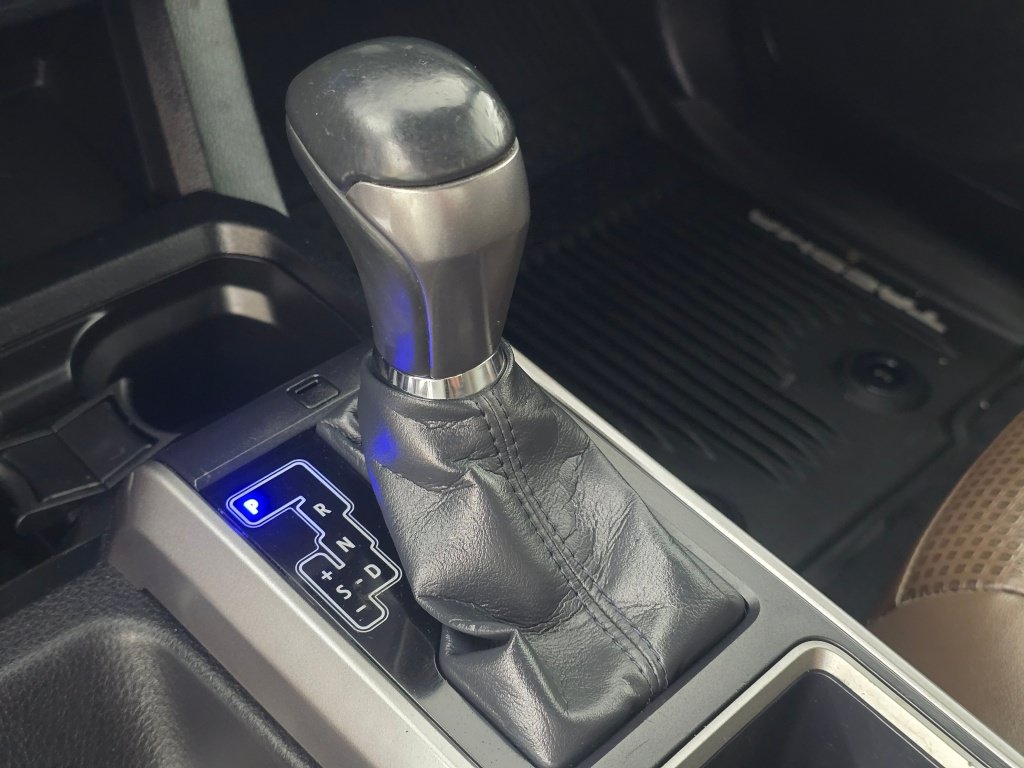 Used 2021 Toyota Tacoma Limited AWD/4WD image 17