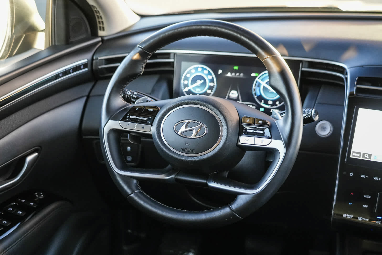 Used 2024 Hyundai Tucson Limited AWD/4WD image 15