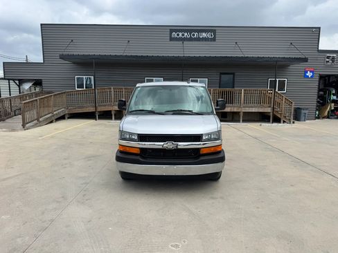 Used 2017 Chevrolet Express 3500 LT w/ LT Preferred Equipment Group image 12