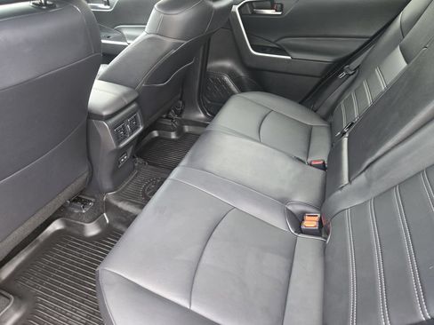 Used 2022 Toyota RAV4 XLE Premium FWD image 30