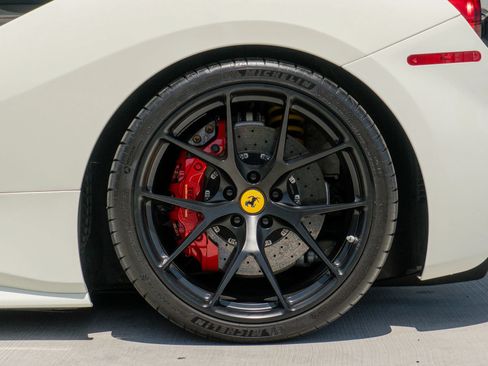 Used 2018 Ferrari 488 GTB RWD image 21