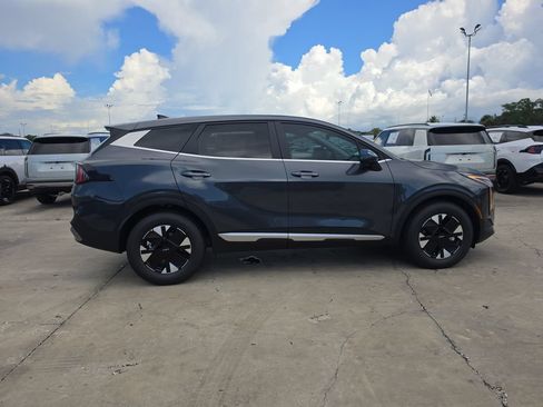 New 2027 Kia Sportage LX FWD image 8