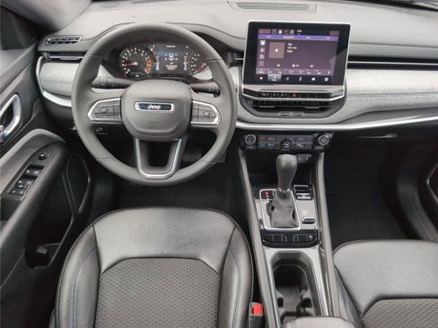 Used 2024 Jeep Compass Latitude image 25