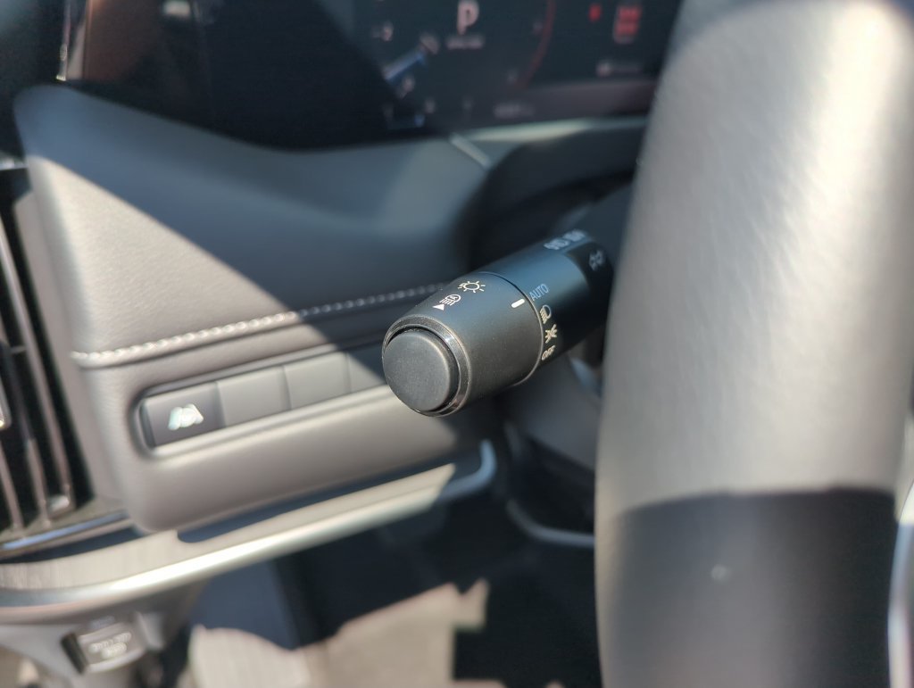 Used 2025 Nissan Armada SV AWD/4WD image 21