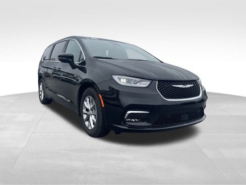 New 2026 Chrysler Pacifica Limited image 3