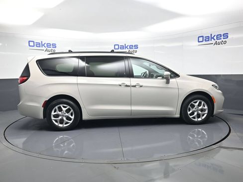 Used 2021 Chrysler Pacifica Limited w/ S Appearance Package AWD/4WD image 9