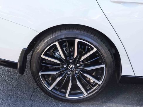 Used 2024 Honda Accord Touring image 9