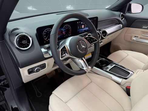Used 2026 Mercedes-Benz GLB 250 image 3