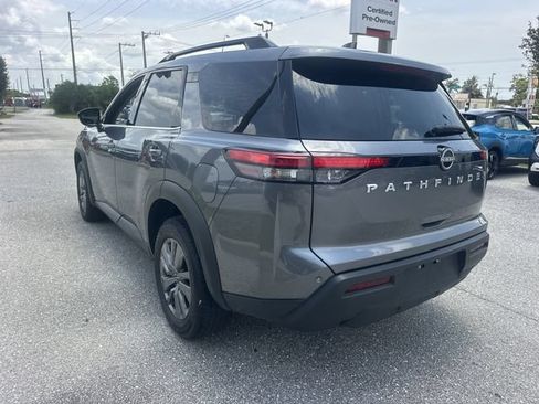 Used 2025 Nissan Pathfinder SV FWD image 9