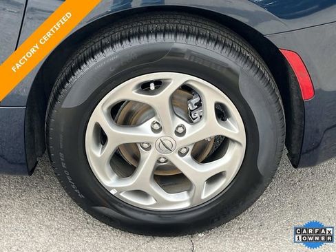 Certified 2024 Chrysler Pacifica Limited image 12