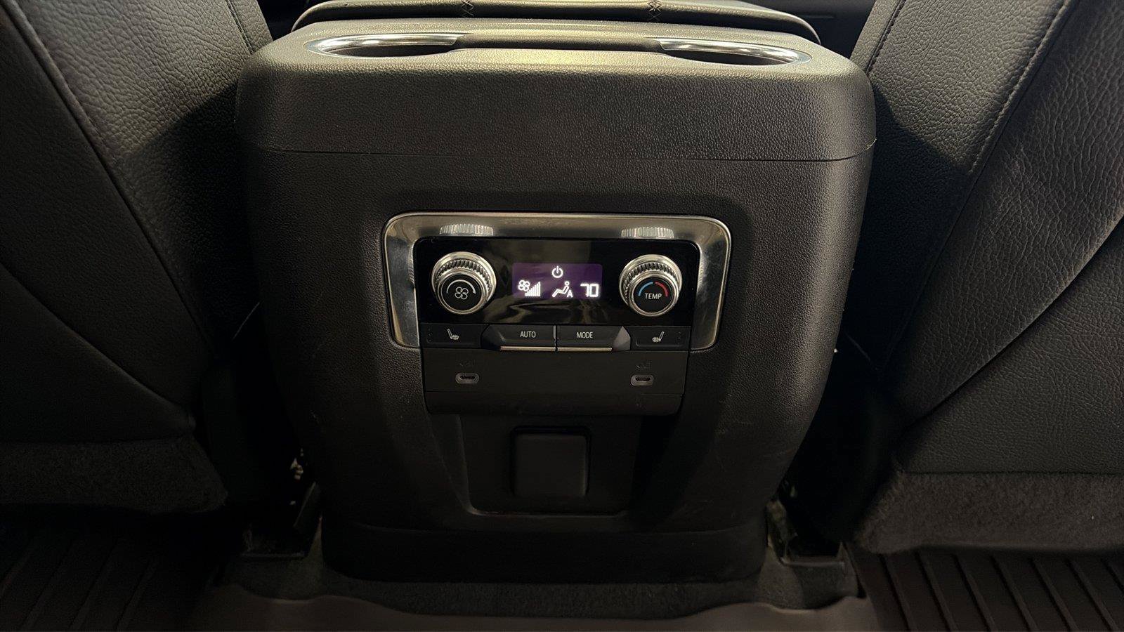 Used 2022 GMC Yukon Denali w/ Denali Premium Package AWD/4WD image 21
