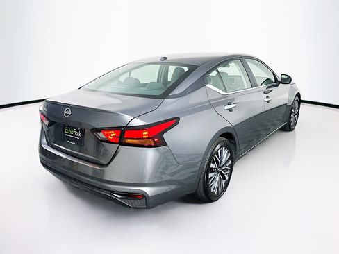 Used 2025 Nissan Altima 2.5 SV image 9