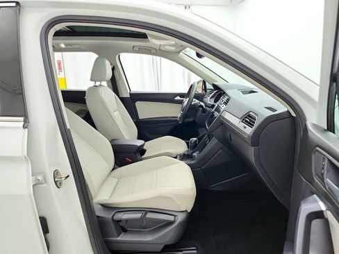 Used 2021 Volkswagen Tiguan SE w/ Panoramic Sunroof Package AWD/4WD image 14