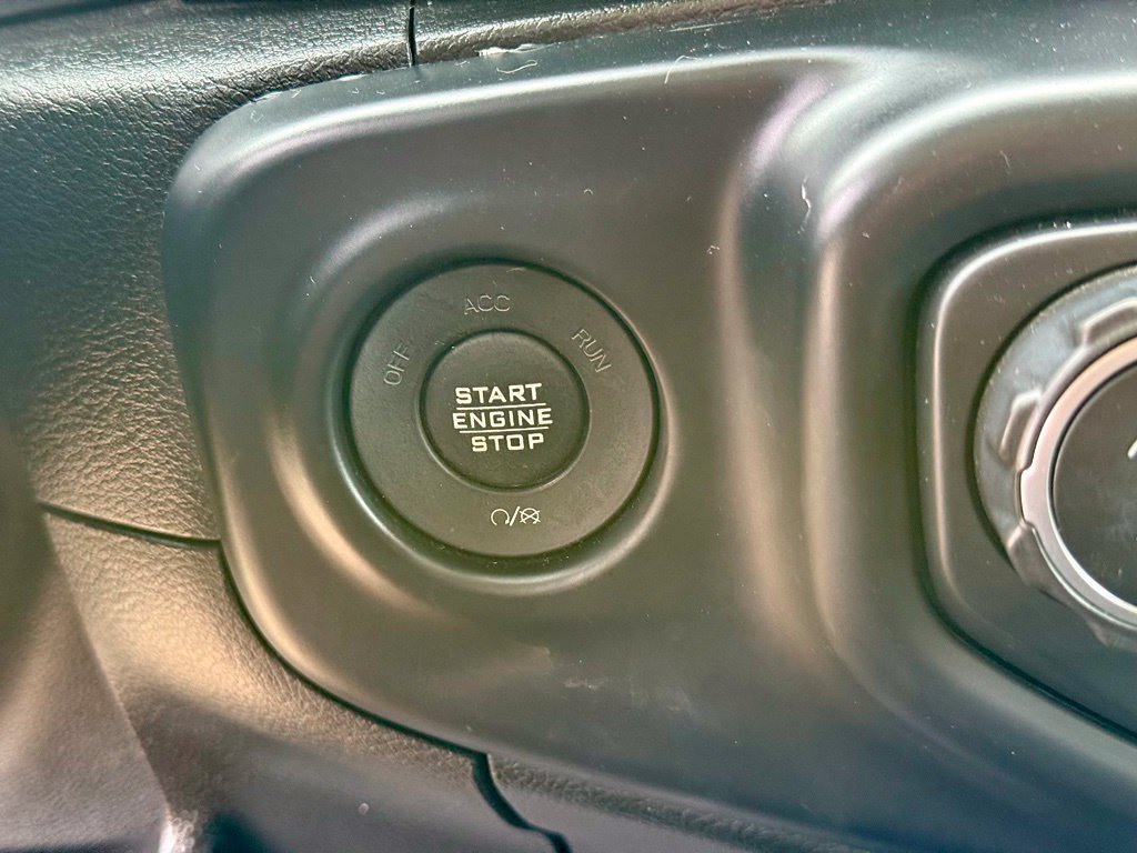 Used 2019 Jeep Wrangler Unlimited Sahara w/ Uconnect 4C Nav & Sound Group AWD/4WD image 39