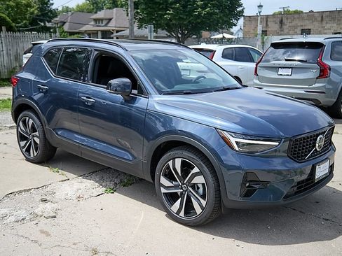 New 2026 Volvo XC40 B5 Plus w/ Climate Package AWD/4WD image 4