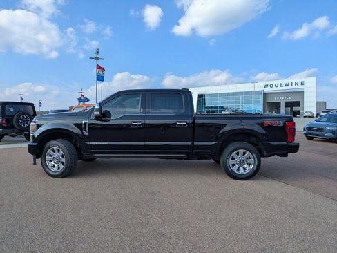Used 2022 Ford F250 Platinum w/ FX4 Off-Road Package image 5