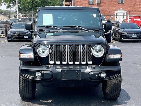 Used 2018 Jeep Wrangler Unlimited Sahara AWD/4WD image 2
