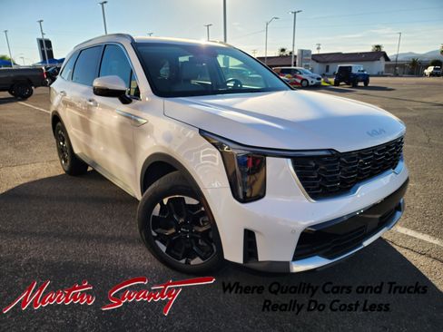 Used 2025 Kia Sorento S image 1