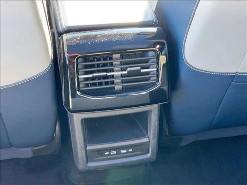 Used 2023 Volkswagen ID.4 Pro S Plus image 17