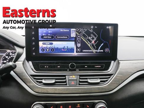 Used 2023 Nissan Altima 2.5 SV w/ SV Premium Package image 12