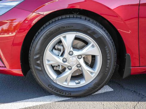 Used 2023 Hyundai Elantra SE FWD image 13