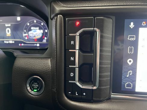 Used 2023 GMC Yukon XL Denali AWD/4WD image 14