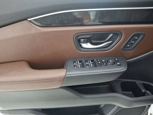 Used 2025 Honda Pilot Elite image 14