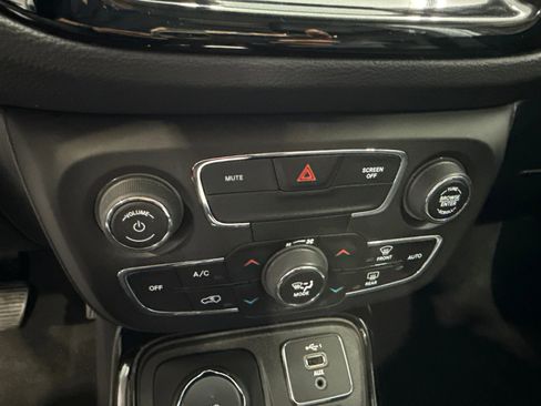 Used 2019 Jeep Compass Limited AWD/4WD image 16