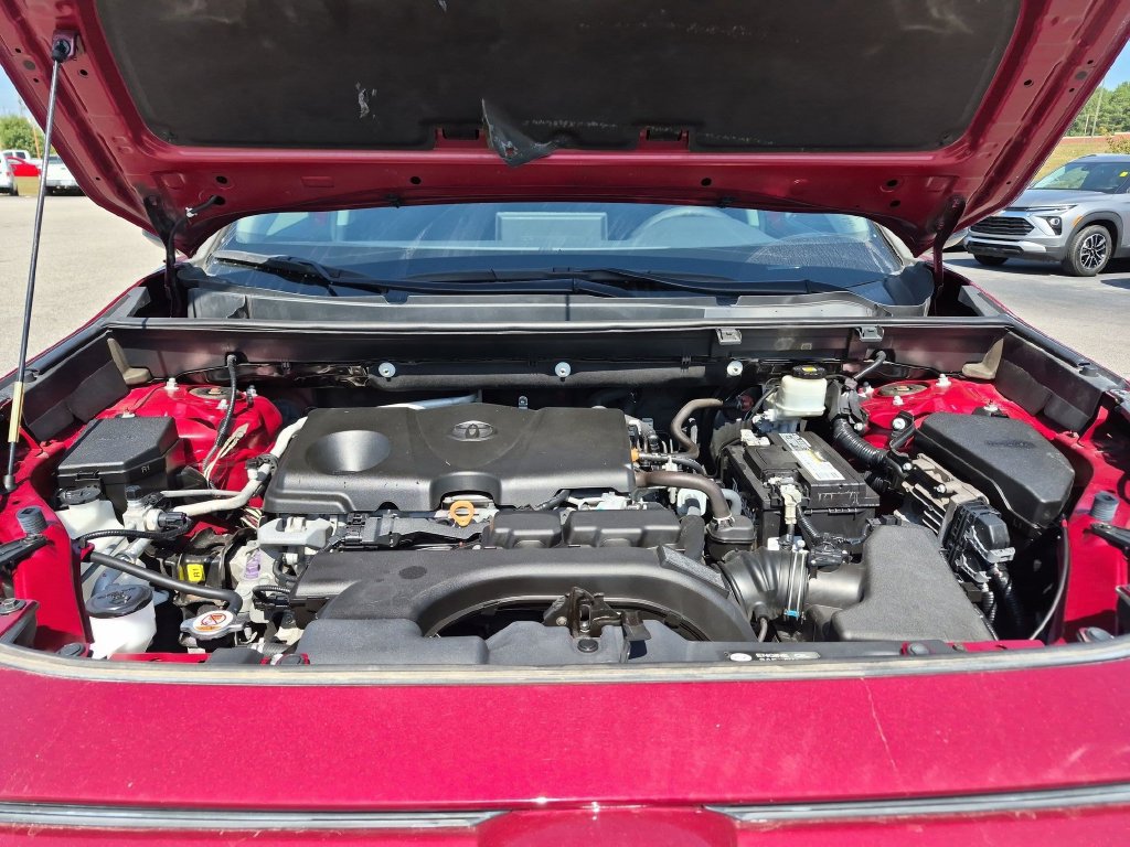 Used 2020 Toyota RAV4 LE FWD image 38