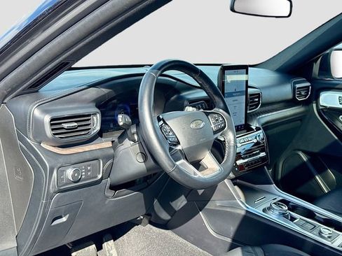 Certified 2021 Ford Explorer Platinum w/ Equipment Group 601A image 11