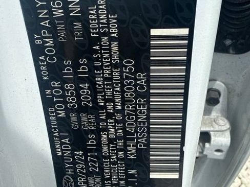 Used 2024 Hyundai Elantra SE FWD image 13