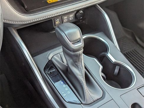 Used 2023 Toyota Highlander XLE image 29