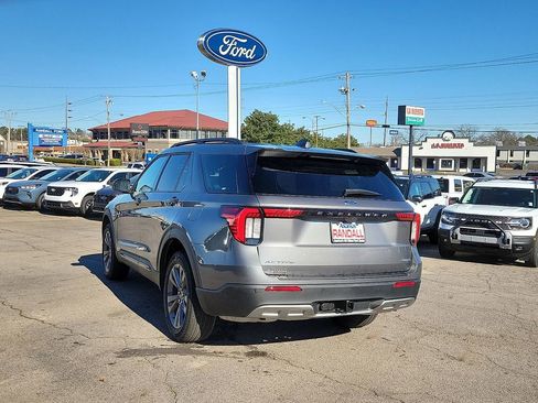 New 2026 Ford Explorer Active w/ Active Comfort Package image 4