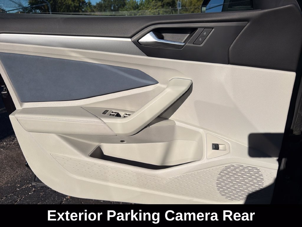 Used 2025 Volkswagen Jetta SE w/ Sunroof Package FWD image 12