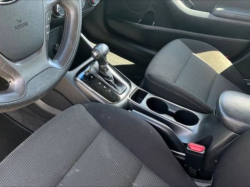 Used 2017 Kia Forte LX FWD image 15