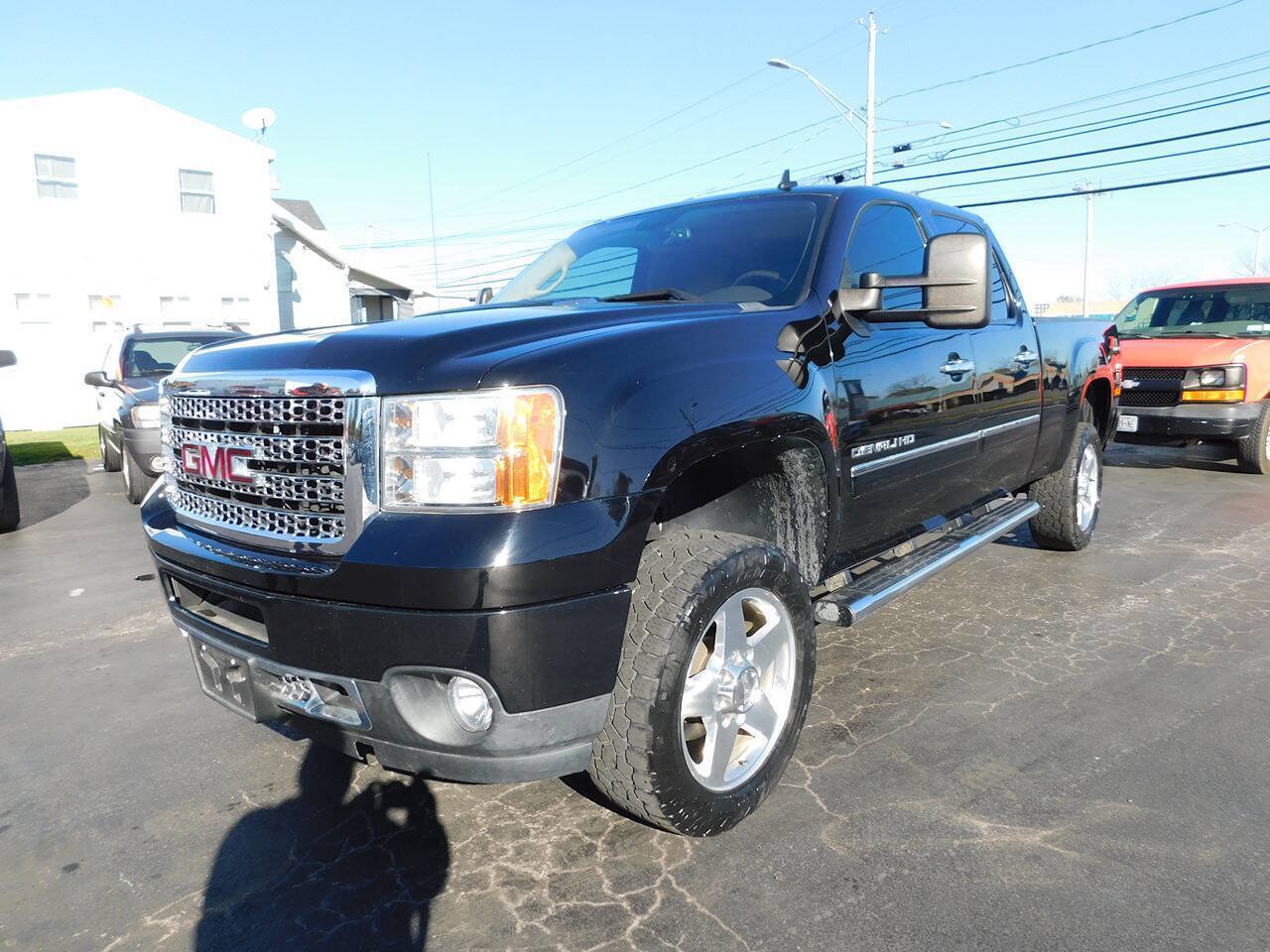 Used 2014 GMC Sierra 2500 Denali w/ Suspension Package, Off-Road AWD/4WD image 2
