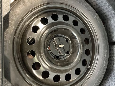 Used 2019 Ford Edge Titanium w/ Cold Weather Package image 34