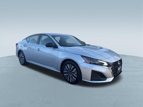 Used 2024 Nissan Altima 2.5 SV FWD image 28