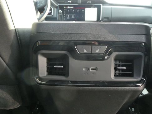 New 2026 GMC Sierra 1500 AT4 w/ AT4 Premium Package AWD/4WD image 8