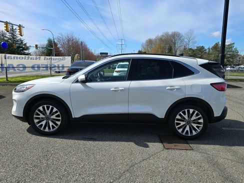 Used 2020 Ford Escape Titanium image 9