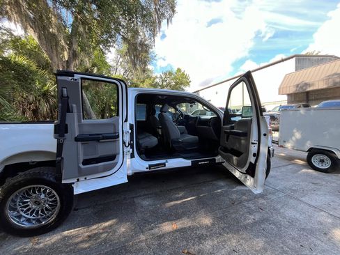Used 2022 Ford F250 XL w/ Power Equipment Group AWD/4WD image 9