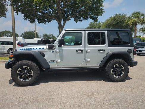 Used 2024 Jeep Wrangler Unlimited Rubicon 4xe AWD/4WD image 9