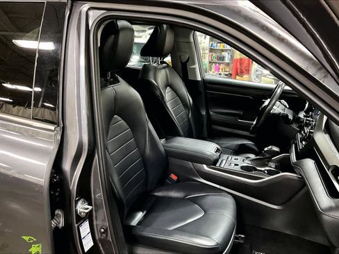 Used 2021 Toyota Highlander XLE image 9