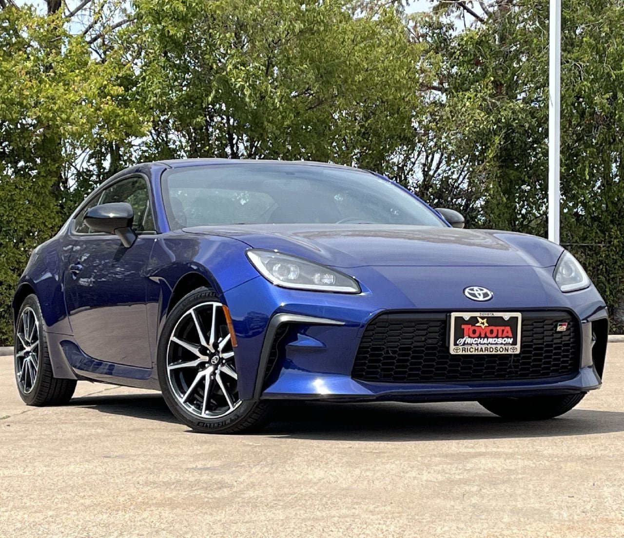 Used 2023 Toyota GR86 w/ ALL Weather Mat Package (TMS) RWD image 2