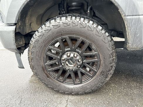 Used 2022 Ford F250 XLT w/ Black Appearance Package image 5