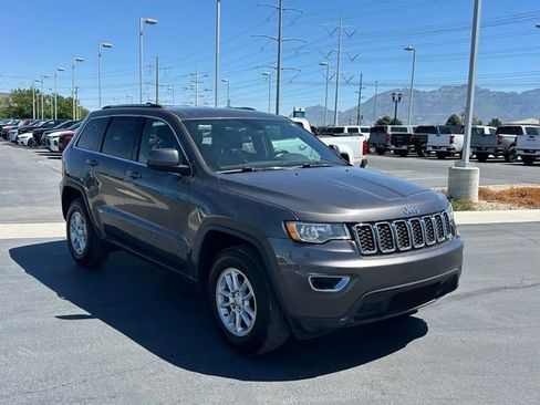 Used 2019 Jeep Grand Cherokee Laredo AWD/4WD image 9