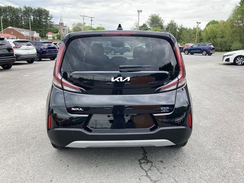 Used 2024 Kia Soul LX w/ Option Group 015 FWD image 6