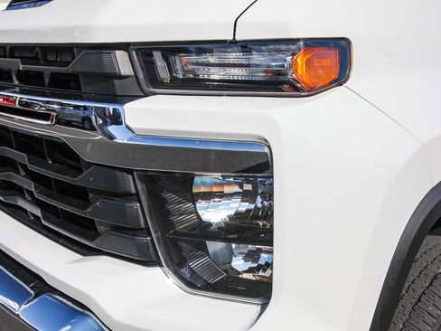 Used 2024 Chevrolet Silverado 2500 LT image 23