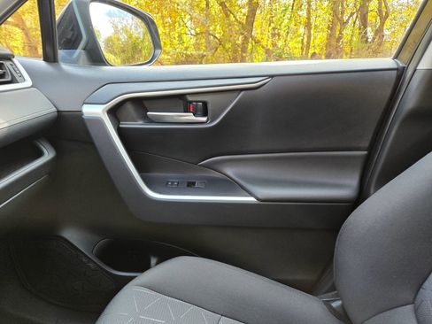 Used 2022 Toyota RAV4 XLE image 25